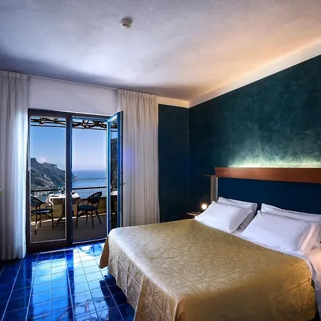 Graal Hotel 4*