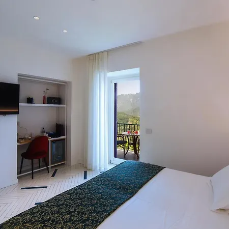 Graal Hotel 4*