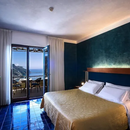 Graal Hotel 4*